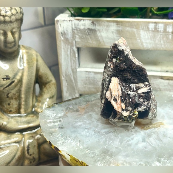 Chalcopyrite on Barite - Picture 1 of 4